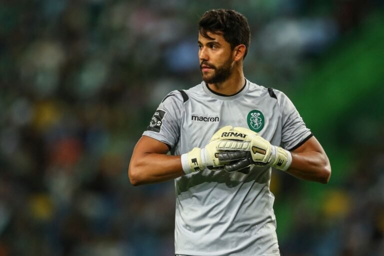 Goleiro que é alvo do Grêmio fala do interesse de gigantes brasileiros