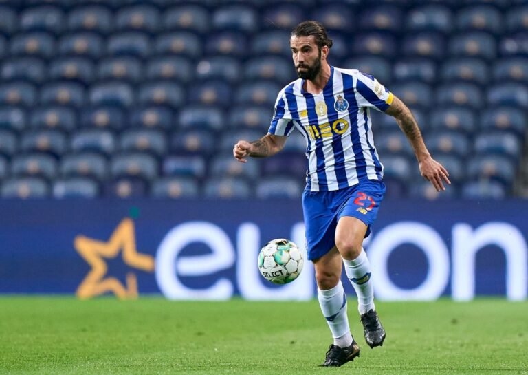 Sérgio Oliveira continua lesionado e não treinou