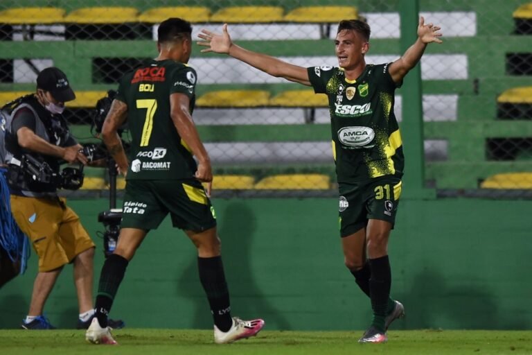 Conmebol divulga áudio do VAR em gol anulado do Defensa contra o Palmeiras