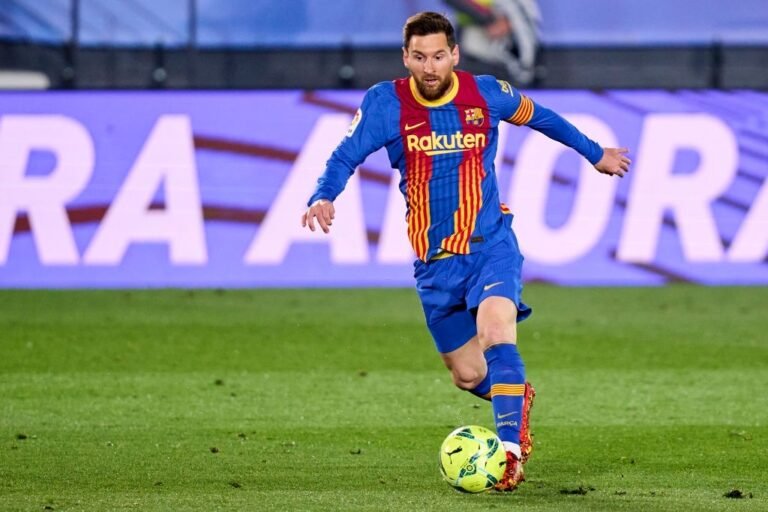 Barcelona faz primeira proposta de renovação para Messi, com salário mais baixo