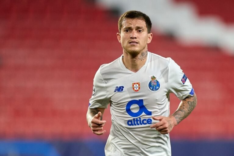 Otávio não foi relacionado para o jogo com o Nacional
