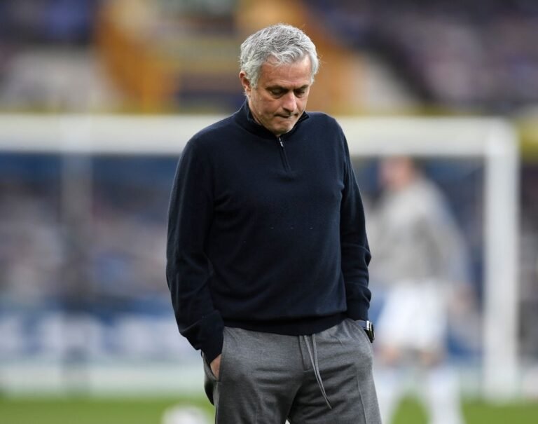 José Mourinho não é mais treinador do Tottenham