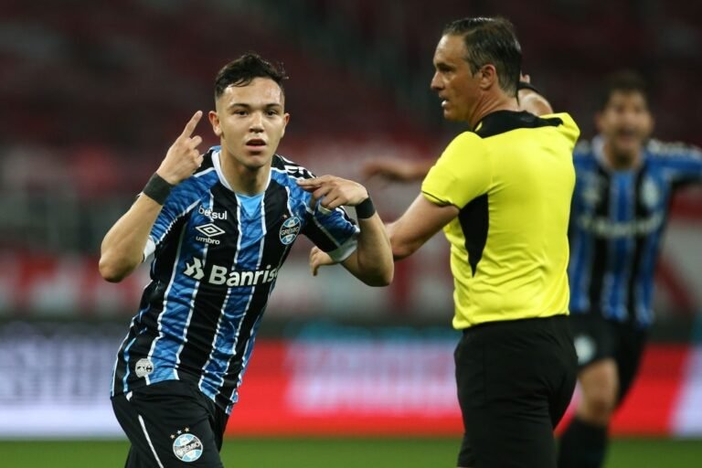 Antigo técnico do Benfica aprova contratação de Pepê