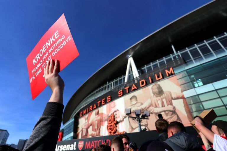 Co-fundador do Spotify quer comprar o Arsenal, após protestos da torcida contra os atuais donos