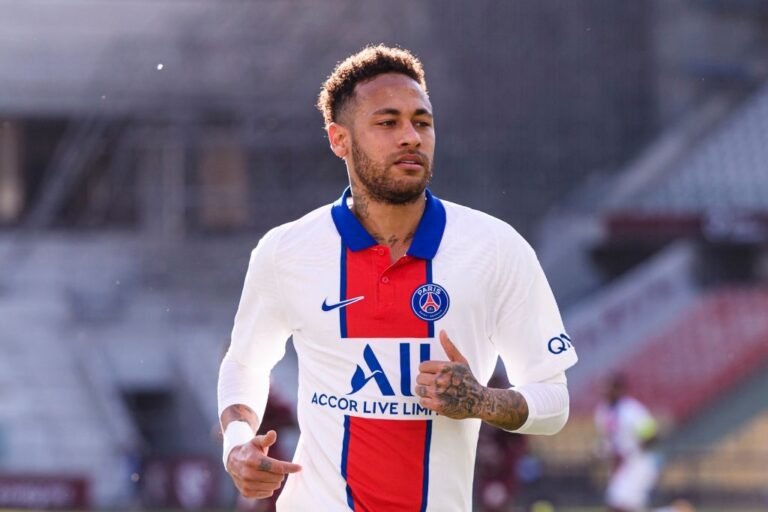 Leonardo, diretor esportivo do PSG, fala sobre a renovação de Neymar: ‘Estamos otimistas’