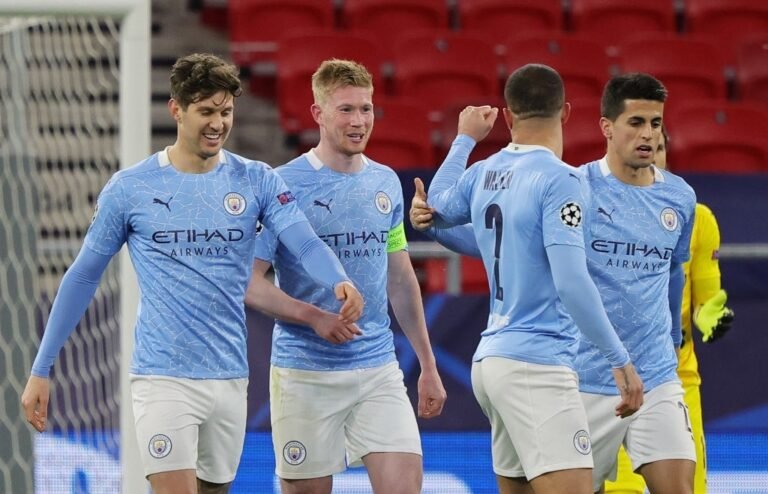 Com Stones de volta, Manchester City divulga relacionados para decisão contra o PSG