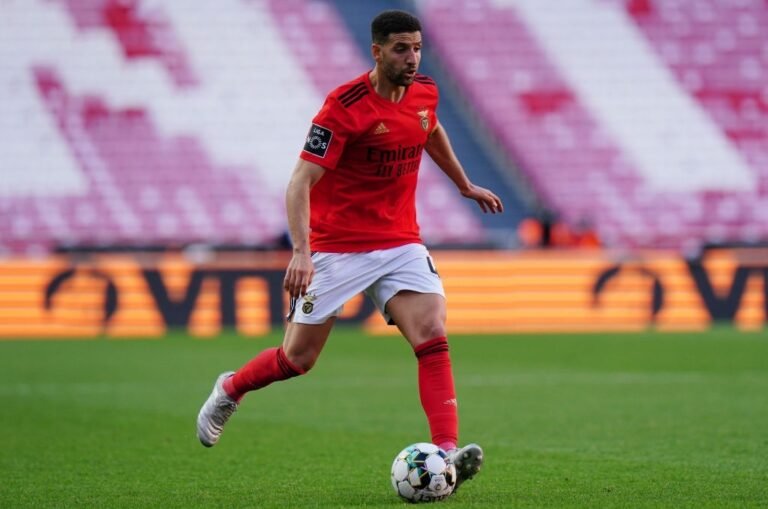 Taarabt vai ficar de fora do clássico com o Porto