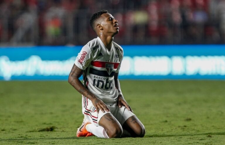 Tchê Tchê, do São Paulo, viaja e faz exames para assinar contrato com Atlético-MG