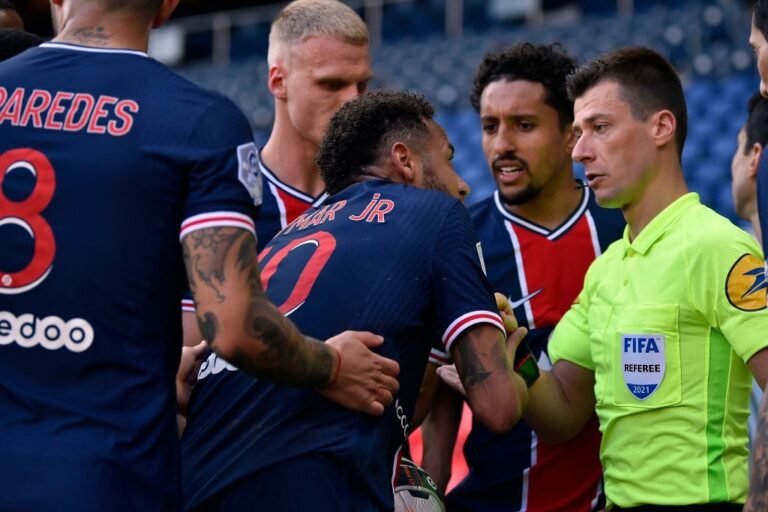 Jogador envolvido em expulsão de Neymar diz que ele ‘tem que ter mais respeito’