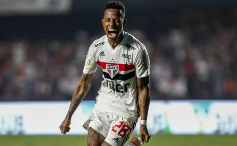 Oficial: Atlético Mineiro anuncia a contratação de Tchê Tchê