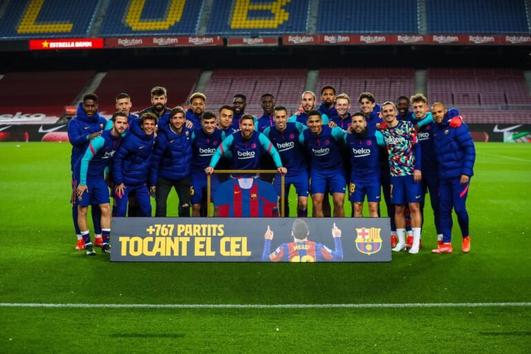 Messi é homenageado pelo Barcelona depois de bater recorde histórico do clube