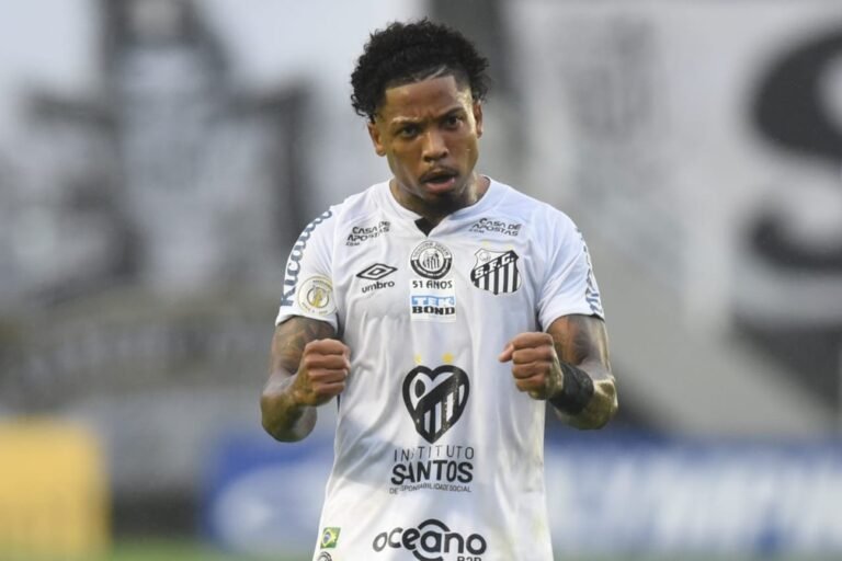 Marinho pede desculpas para Holan, após sair irritado ao ser substituído