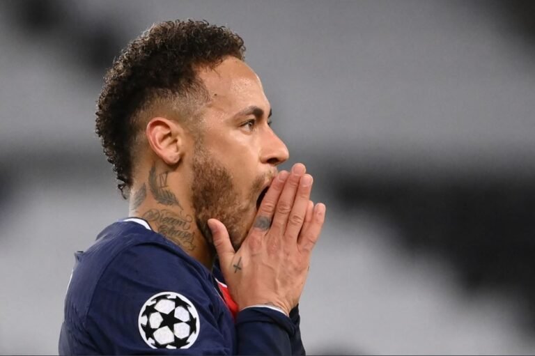 PSG ofereceu uma fortuna para convencer Neymar a renovar seu contrato