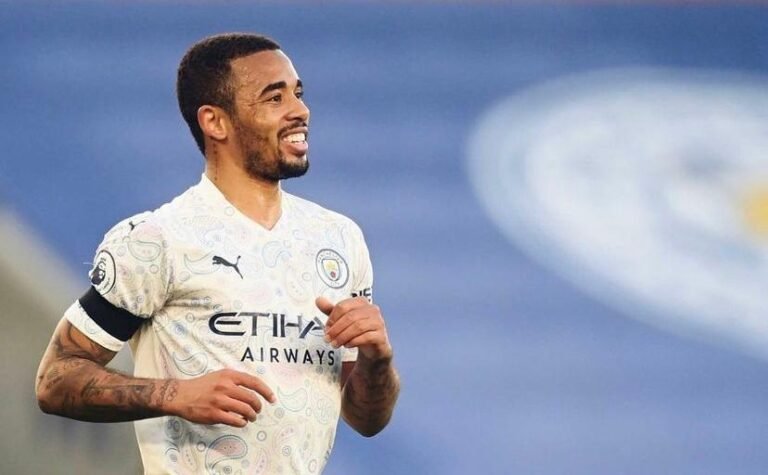 No dia de seu aniversário, Jesus marca e ajuda City na vitória contra o Leicester