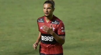 “Vejo muito potencial”, diz Ceni sobre Arão na zaga