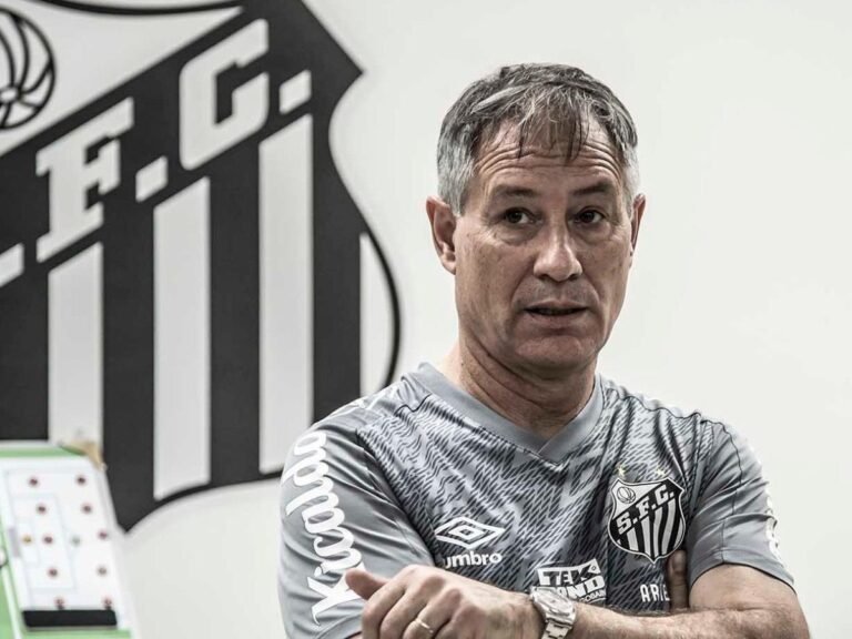 Ariel Holan pede reforços no Santos e comenta sobre Soteldo