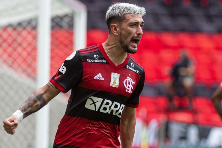 Flamengo define o preço mínimo para vender Arrascaeta