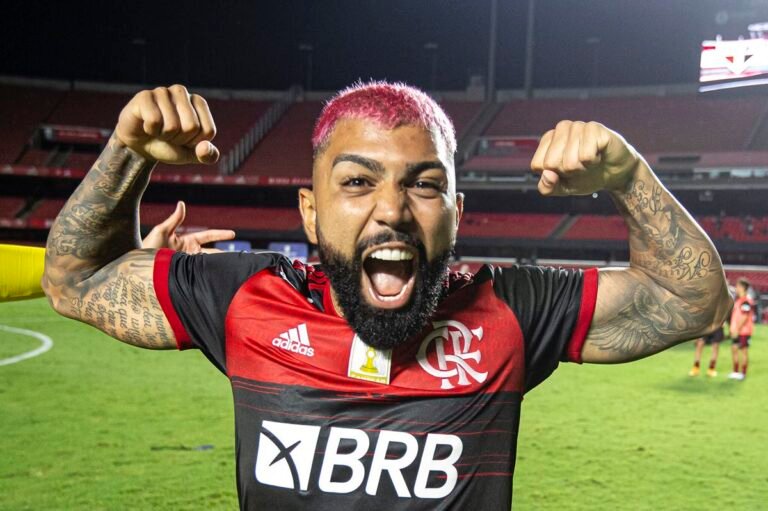 Gabigol empata com Renato Abreu e se torna o artilheiro do Flamengo no século