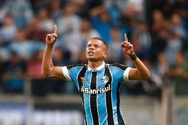 Fluminense mira David Braz, do Grêmio