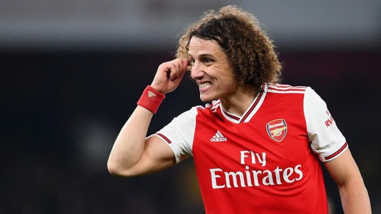 Redução salarial é a condição para David Luiz ter o contrato renovado com o Arsenal