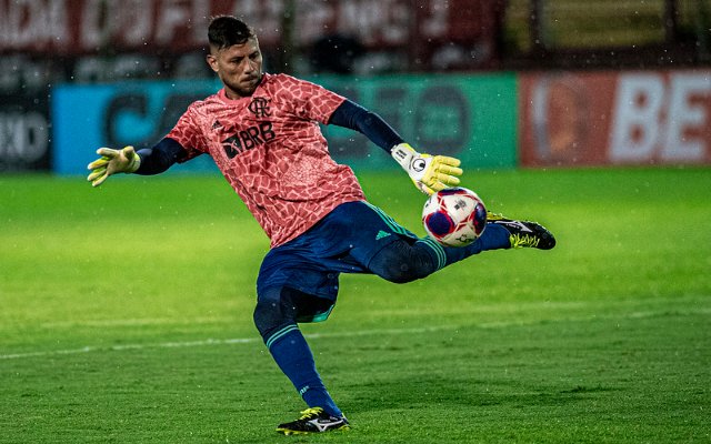 Após ano com várias lesões, Diego Alves diz estar focado e acredita em “era de vitórias” no Flamengo