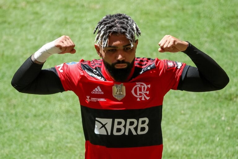 Gabigol castiga sua vítima favorita mais uma vez e faz história no Flamengo