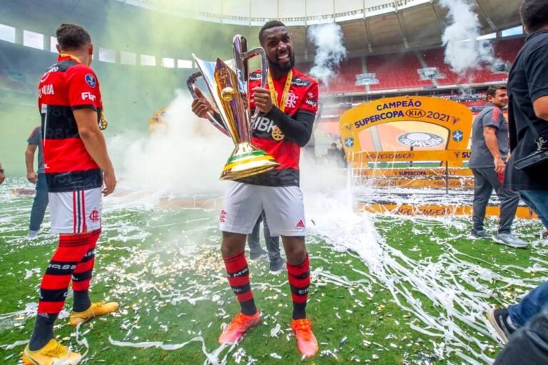 Além de Arrascaeta, Gerson também está insatisfeito com a diretoria do Flamengo