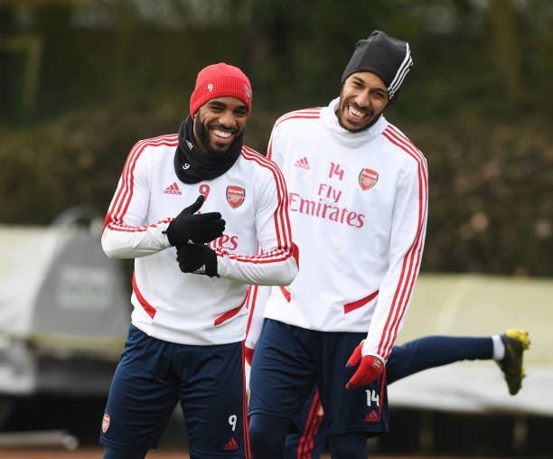 Aubameyang e Lacazette estão fora da partida contra o Everton