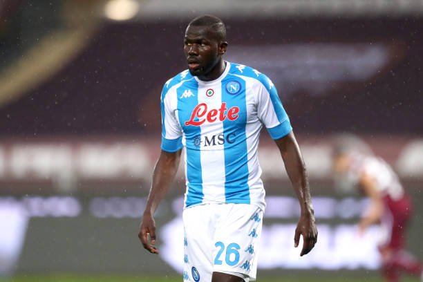 Koulibaly surpreende e pode permanecer no Napoli