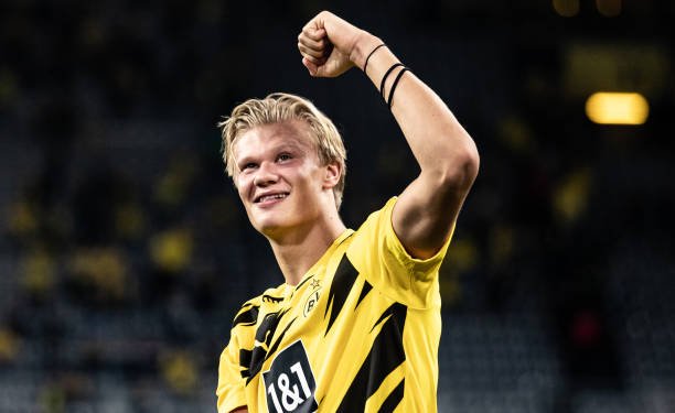 Bayern quer usar brecha em contrato para contratar Haaland