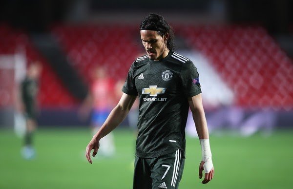 Óscar Tabárez aconselha Cavani a continuar no Manchester United