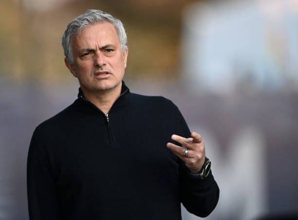 “Eu não poderia me importar menos” diz Mourinho sobre os comentários de Pogba