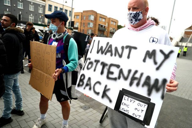 Torcida do Tottenham planeja protesto para o último jogo da temporada no estádio