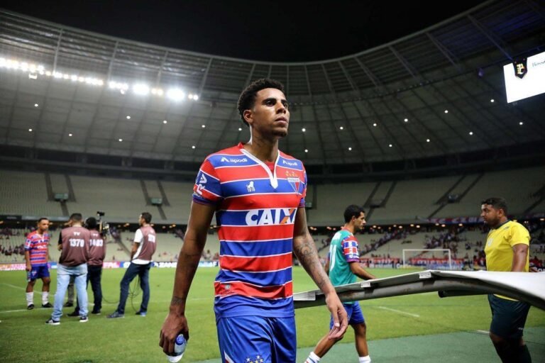 Xodó de Ceni no Fortaleza “se oferece” ao Flamengo: “Não tem muito o que pensar”