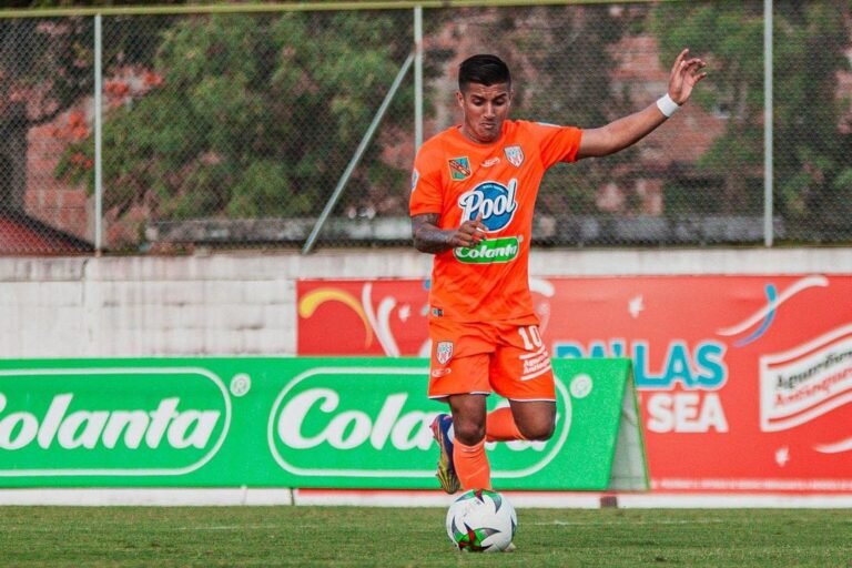 Após negócio com Cruzeiro melar, Guzmán é oferecido ao Santos