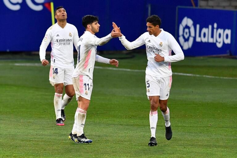 PSG entra na disputa pelo zagueiro Raphaël Varane