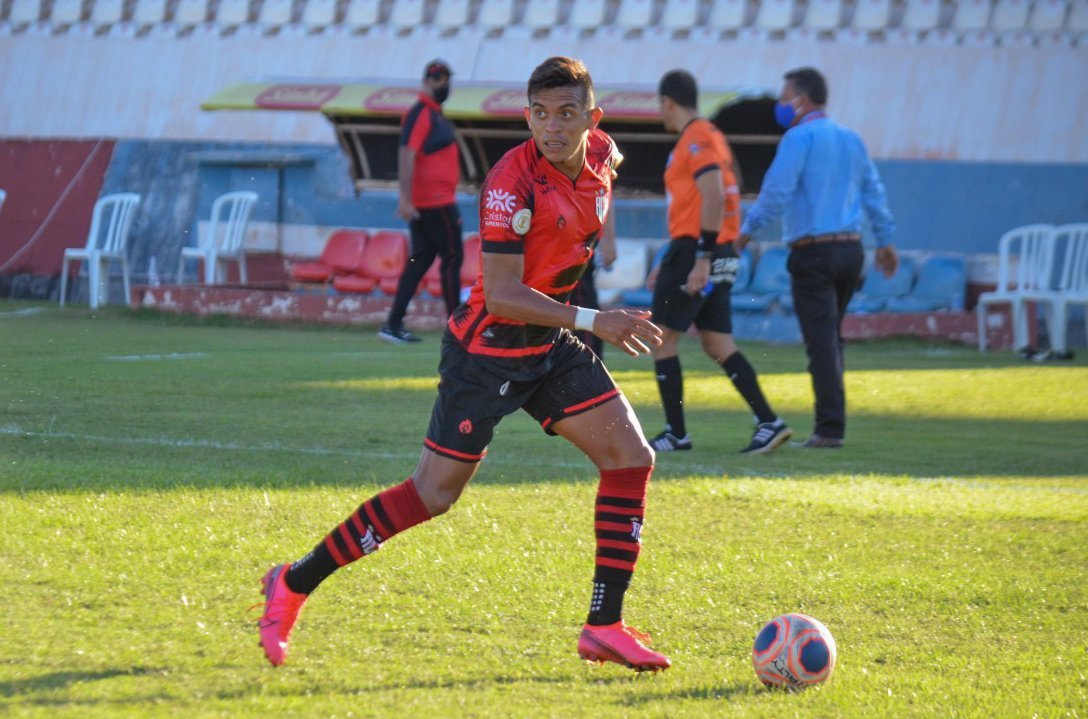 Ainda sem sofrer gols, Igor Cariús celebra momento do Atlético Goianiense