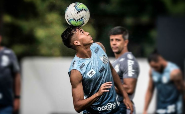 Com muitas novidades, Santos treina no CT Rei Pelé; confira