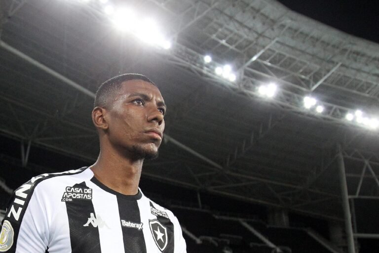 Atlético Mineiro demonstra interesse em Kanu do Botafogo