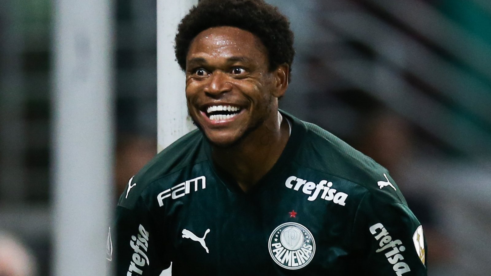 Com suspeita de covid-19, Luiz Adriano vira dúvida para final contra o Flamengo