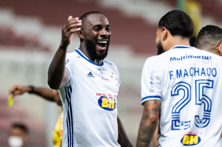 Fluminense tem negociações avançadas pelo zagueiro Manoel, do Cruzeiro