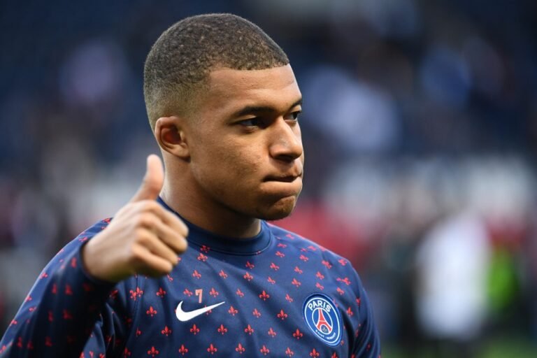 Mbappé explica mentalidade em campo: “Na minha cabeça eu sou melhor que Messi e Cristiano Ronaldo”