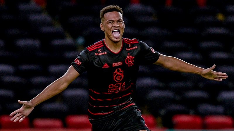Sensação do Flamengo, Rodrigo Muniz chama a atenção de espanhóis