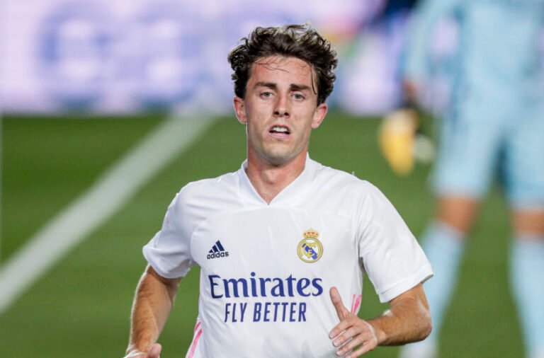 Álvaro Odriozola não agrada Zidane e segue na lista de saídas do Real Madrid
