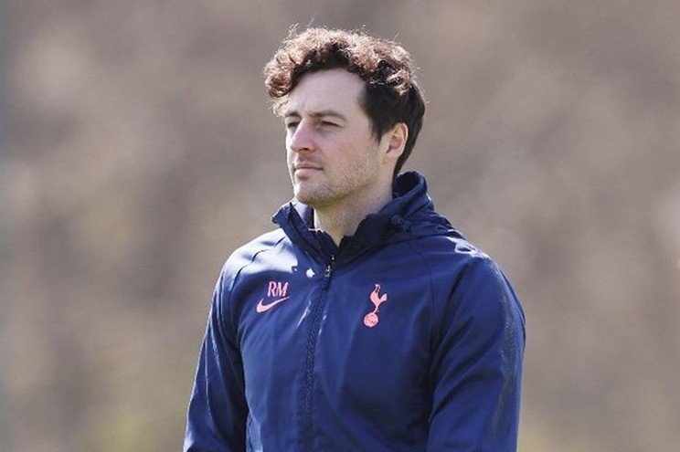Após saída de Mourinho, ex-jogador do Tottenham será o treinador interino do clube