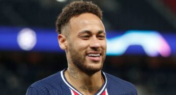 Neymar assina renovação com o PSG até 2026