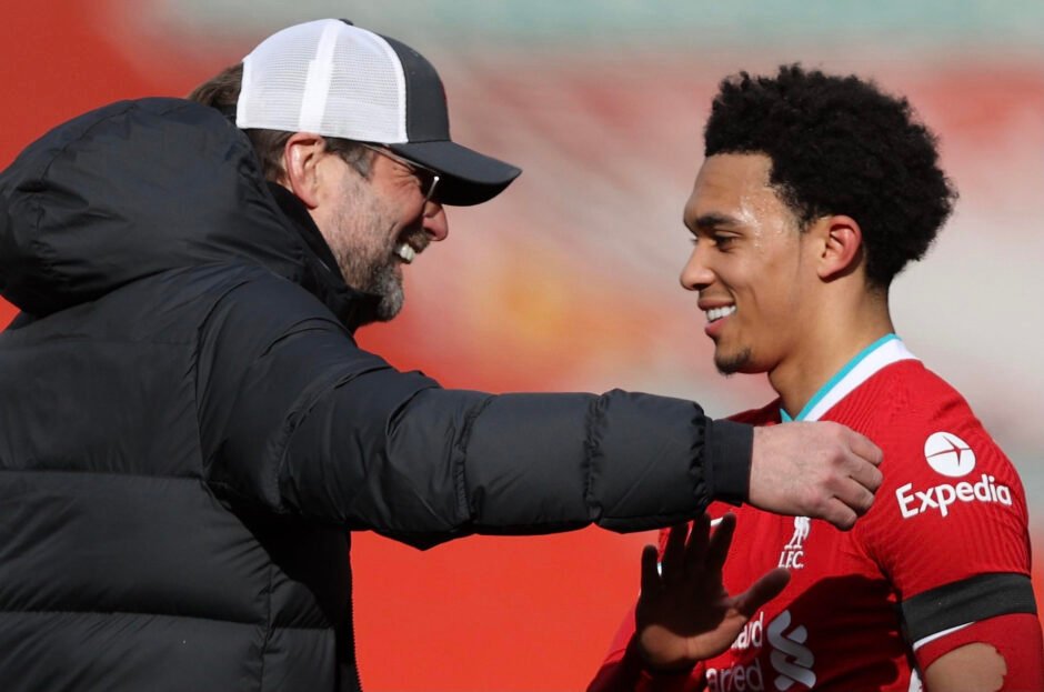 ‘Não tem de provar nada’, diz Klopp em defesa de Alexander-Arnold na seleção inglesa