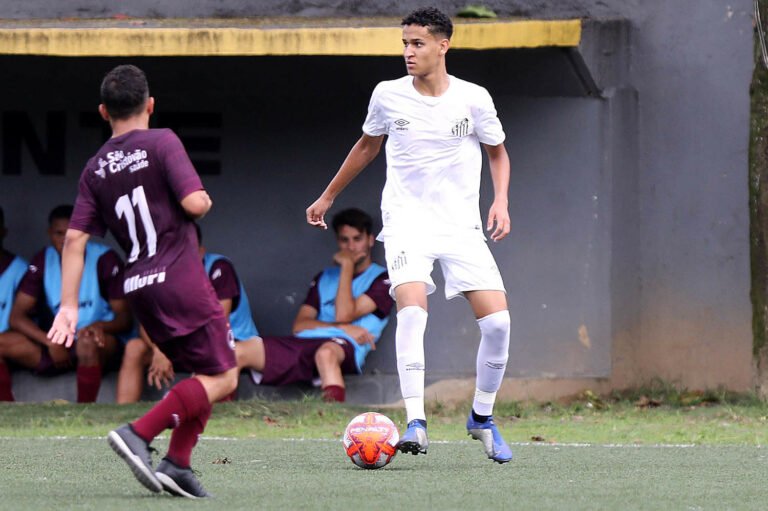 Proposta do Fortaleza não convence Santos a emprestar meia, veja detalhes