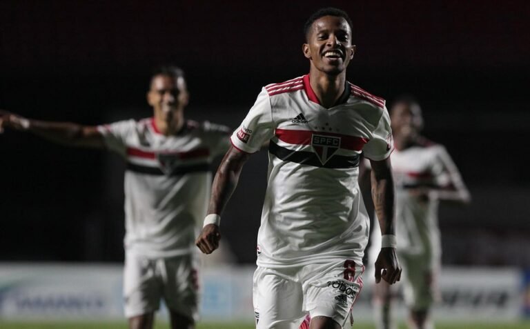 São Paulo negocia dívida de Tchê Tchê e pode antecipar venda de Helinho