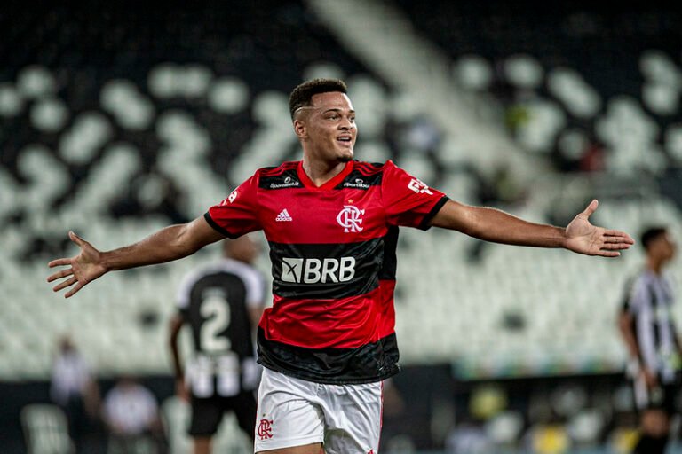 Clubes da Bélgica disputam a contratação de Rodrigo Muniz, do Flamengo